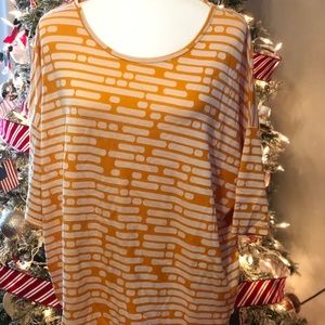 LulaRoe Irma tunic
